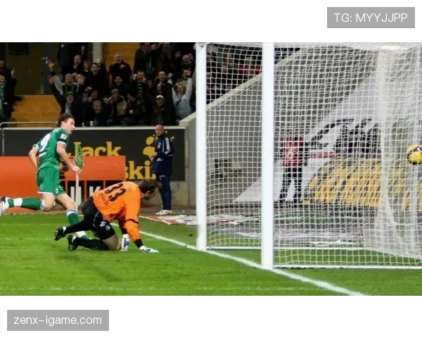 塔普索巴荣膺德甲最佳后卫，卓越防守能力获广泛赞誉