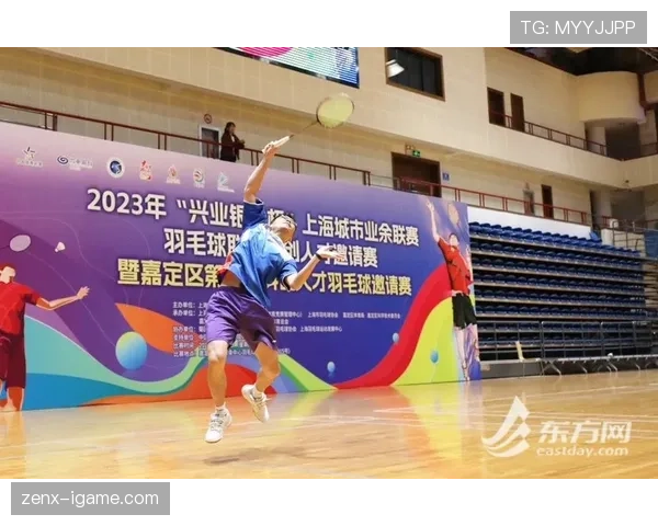 肖若腾卧室像甜品店，门口堆着训练包，球场外的反差太绝